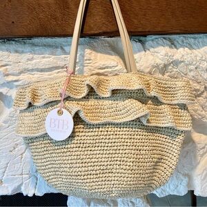NWT BTB Los Angeles raffia tote with distinctive ruffle detailing